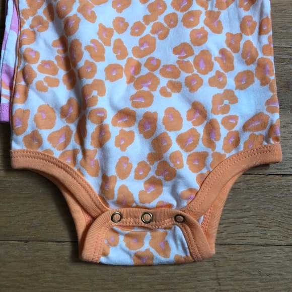 Juicy Couture set of 3 baby onesie’s - Picture 6 of 6